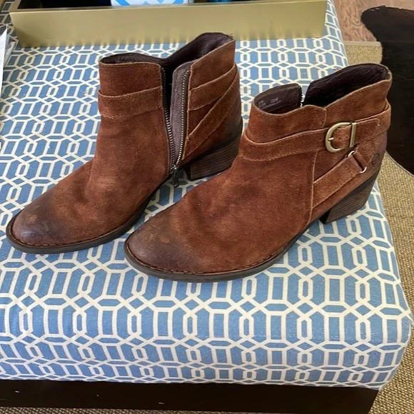 Born Binghamton Womens distressed leather booties. EUC 9.5 - Picture 2 of 12